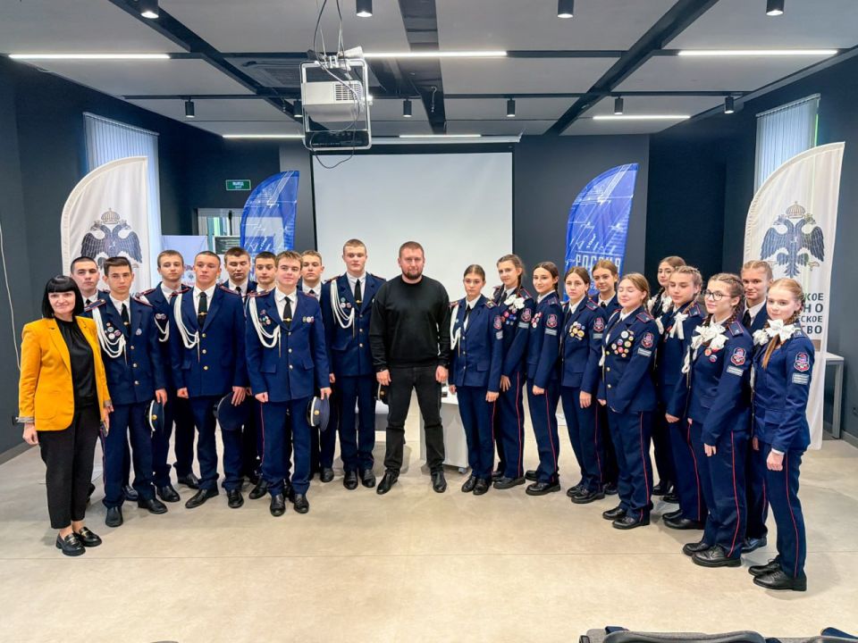 Денис Мирошниченко встретился с учащимися класса РВИО Луганского экономико-правового лицея Денис Мирошниченко встретился с учащимися класса РВИО Луганского экономико-правового лицея