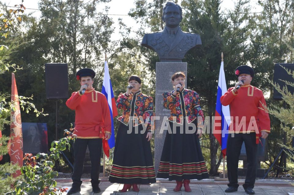 Торжественный митинг, посвященный Дню рождения Андрея Еременко состоялся в пгт Марковке Торжественный митинг, посвященный Дню рождения Андрея Еременко состоялся в пгт Марковке