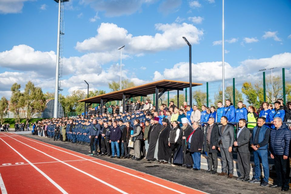 Леонид Пасечник: У студентов Далевского университета и жителей восточных жилых кварталов Луганска появилась новая точка притяжения – модернизированный спортивный стадион Леонид Пасечник: У студентов Далевского университета и жителей восточных жилых кварталов Луганска появилась новая точка притяжения – модернизированный спортивный стадион