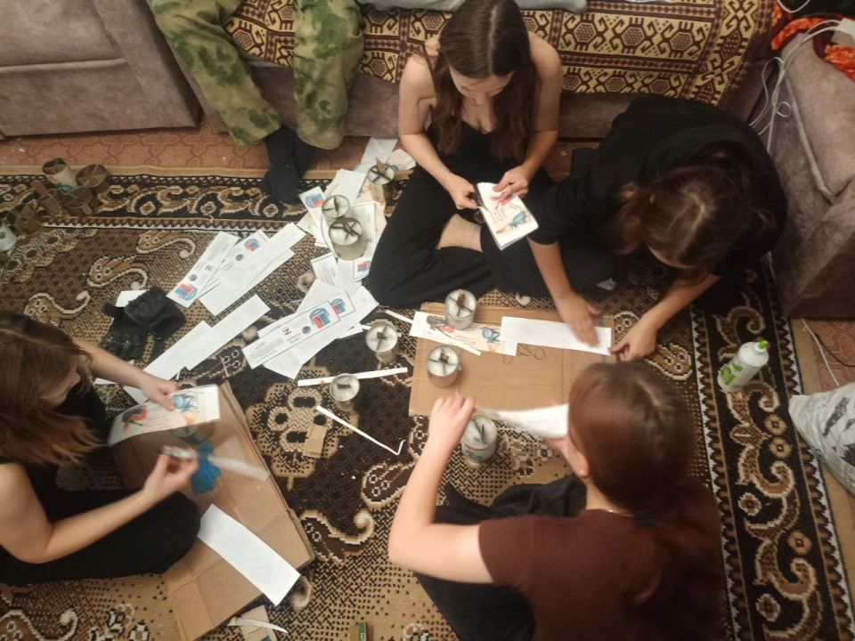 Ребята из волонтёрского отряда «Милосердие» ГБОУ ЛНР «СЛСШ имени Грекова П.М.» изготовили 200 окопных свечей для наших бойцов на передовой Ребята из волонтёрского отряда «Милосердие» ГБОУ ЛНР «СЛСШ имени Грекова П.М.» изготовили 200 окопных свечей для наших бойцов на передовой