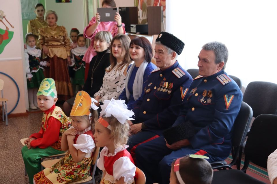 В «Росинке» прошли казачьи эстафеты В «Росинке» прошли казачьи эстафеты