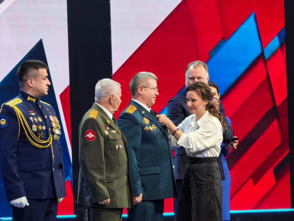 Анна Кузнецова: В концертном зале «Москва» чествовали отцов – героев нашего времени! Анна Кузнецова: В концертном зале «Москва» чествовали отцов – героев нашего времени!