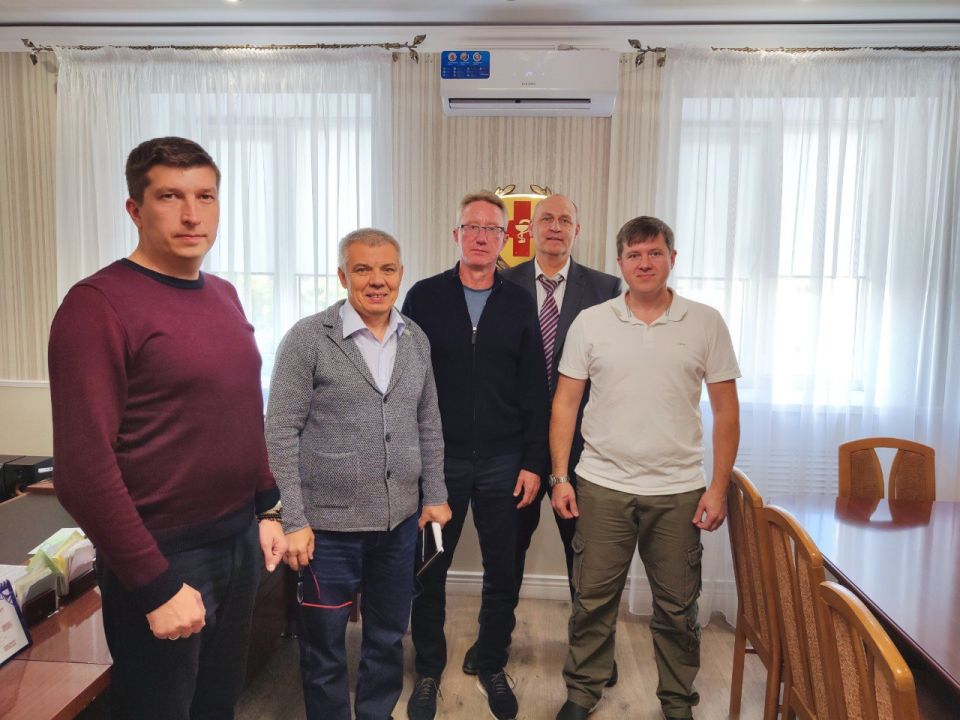 Заместитель председателя фонда «Защитники Отечества» по медицинскому блоку Сергей Вылегжанин и начальник управления по медицинской поддержке фонда Александр Григорьев в рамках рабочей поездки посетили Луганскую Народную... Заместитель председателя фонда «Защитники Отечества» по медицинскому блоку Сергей Вылегжанин и начальник управления по медицинской поддержке фонда Александр Григорьев в рамках рабочей поездки посетили Луганскую Народную...