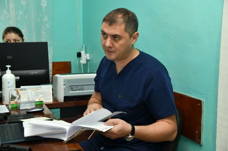 Красноярский врач-травматолог Вадим Касимов: «Помощь людям - моя работа» Красноярский врач-травматолог Вадим Касимов: «Помощь людям - моя работа»