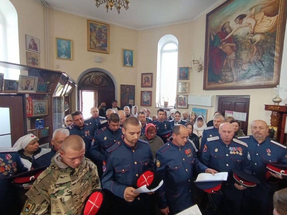 Семь новобранцев прошли верстание в казаки в станице Луганский Каменный Брод в праздник Покрова Пресвятой Богородицы Семь новобранцев прошли верстание в казаки в станице Луганский Каменный Брод в праздник Покрова Пресвятой Богородицы