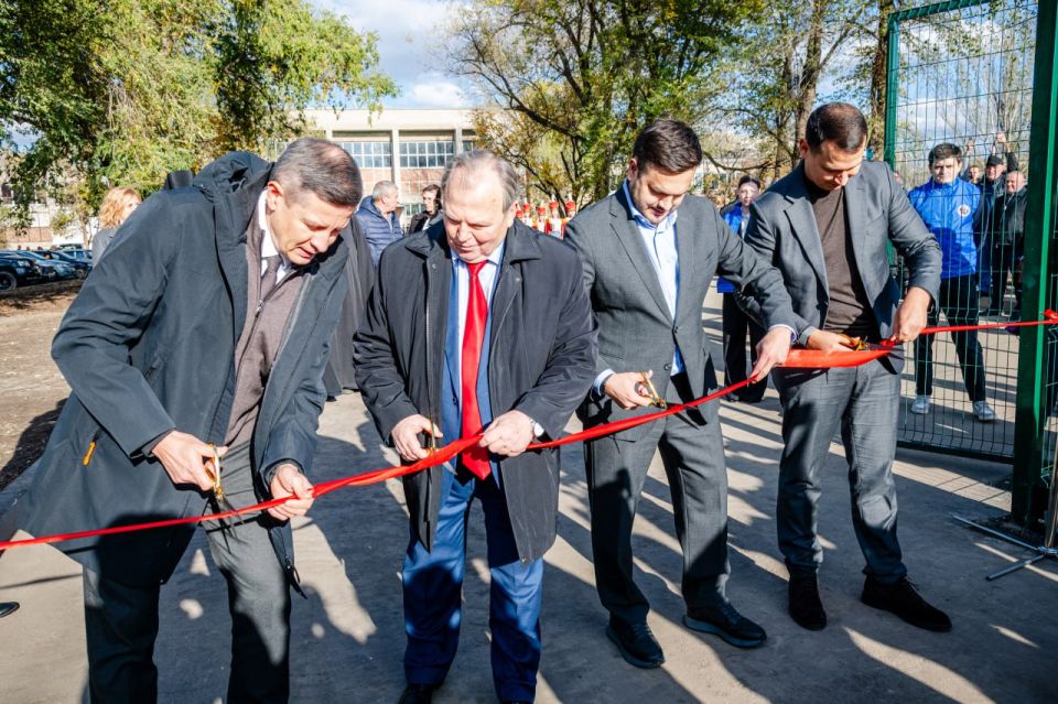 Леонид Пасечник: У студентов Далевского университета и жителей восточных жилых кварталов Луганска появилась новая точка притяжения – модернизированный спортивный стадион Леонид Пасечник: У студентов Далевского университета и жителей восточных жилых кварталов Луганска появилась новая точка притяжения – модернизированный спортивный стадион