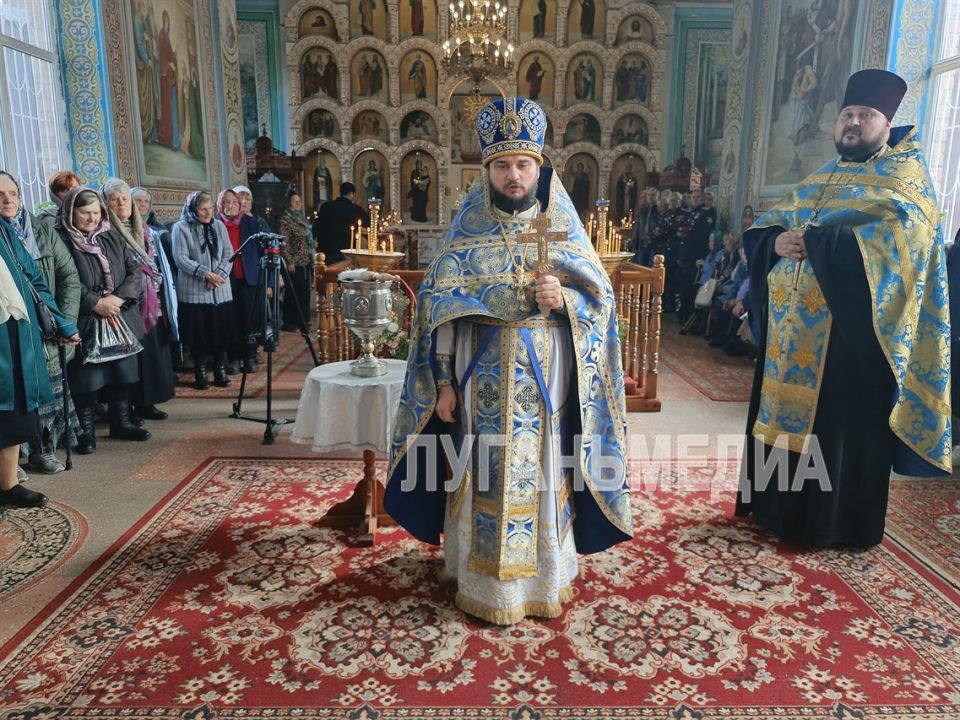 В Свято–Николаевском храме Станицы Луганской прошел торжественный молебен в честь Покрова Пресвятой Богородицы и Дня казачества ЛНР В Свято–Николаевском храме Станицы Луганской прошел торжественный молебен в честь Покрова Пресвятой Богородицы и Дня казачества ЛНР