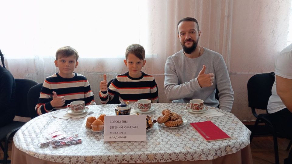 В рамках партийного проекта «Крепкая семья» в Красном Луче прошло мероприятие, посвященное Дню отца В рамках партийного проекта «Крепкая семья» в Красном Луче прошло мероприятие, посвященное Дню отца