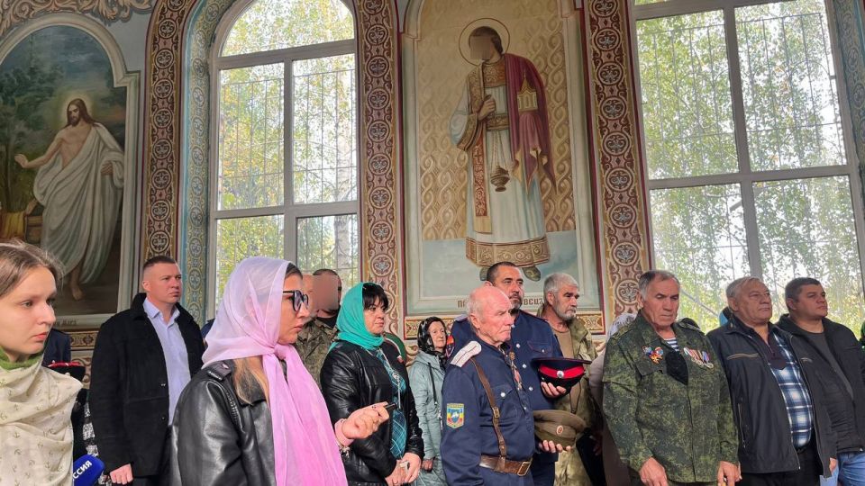 Альберт Зинченко: Сегодня Первый заместитель Главы Станично-Луганского муниципального округа ЛНР Владимир Макеев посетил храм в честь Святителя Николая Чудотворца пгт Альберт Зинченко: Сегодня Первый заместитель Главы Станично-Луганского муниципального округа ЛНР Владимир Макеев посетил храм в честь Святителя Николая Чудотворца пгт