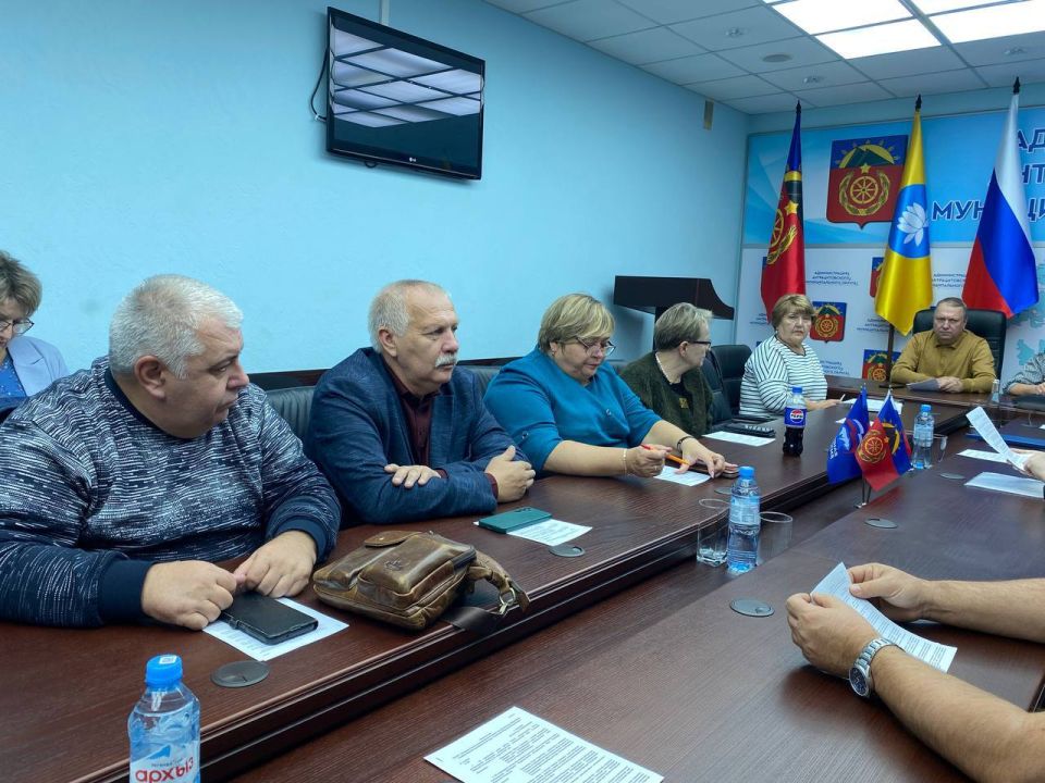 В Совете Антрацитовского муниципального округа обсудили ключевые вопросы предстоящего заседания В Совете Антрацитовского муниципального округа обсудили ключевые вопросы предстоящего заседания