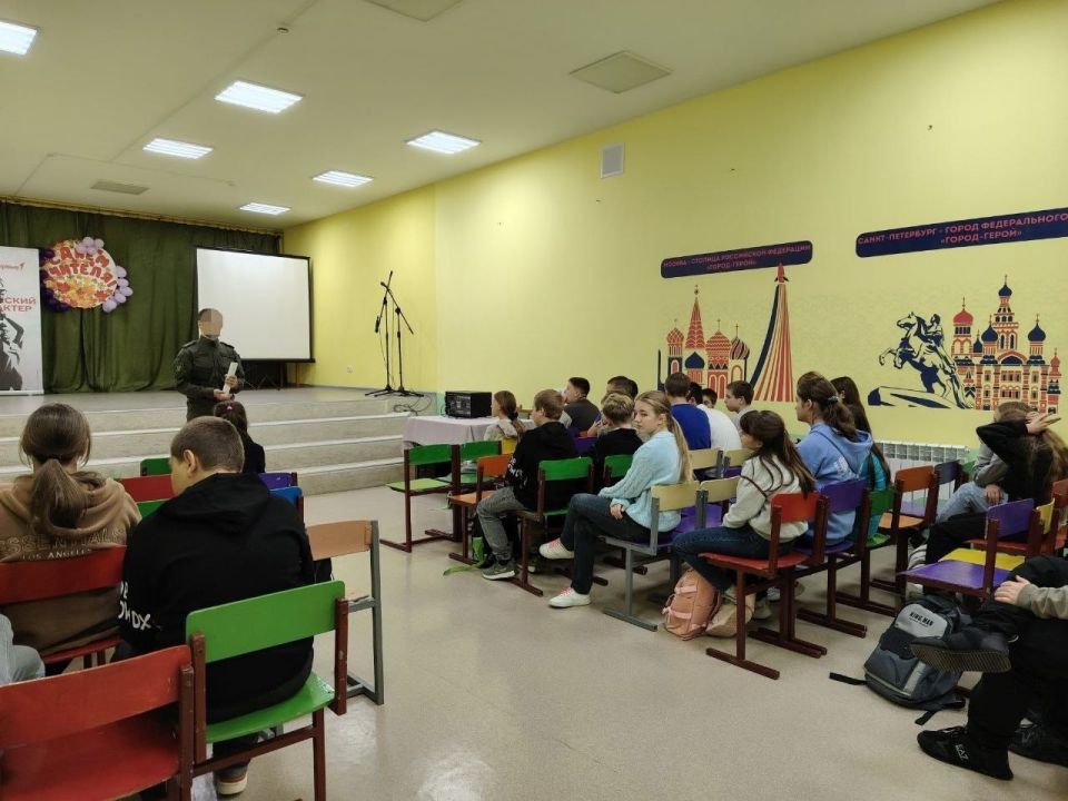 Представители Росгвардии провели урок для школьников Евсугского УВК
