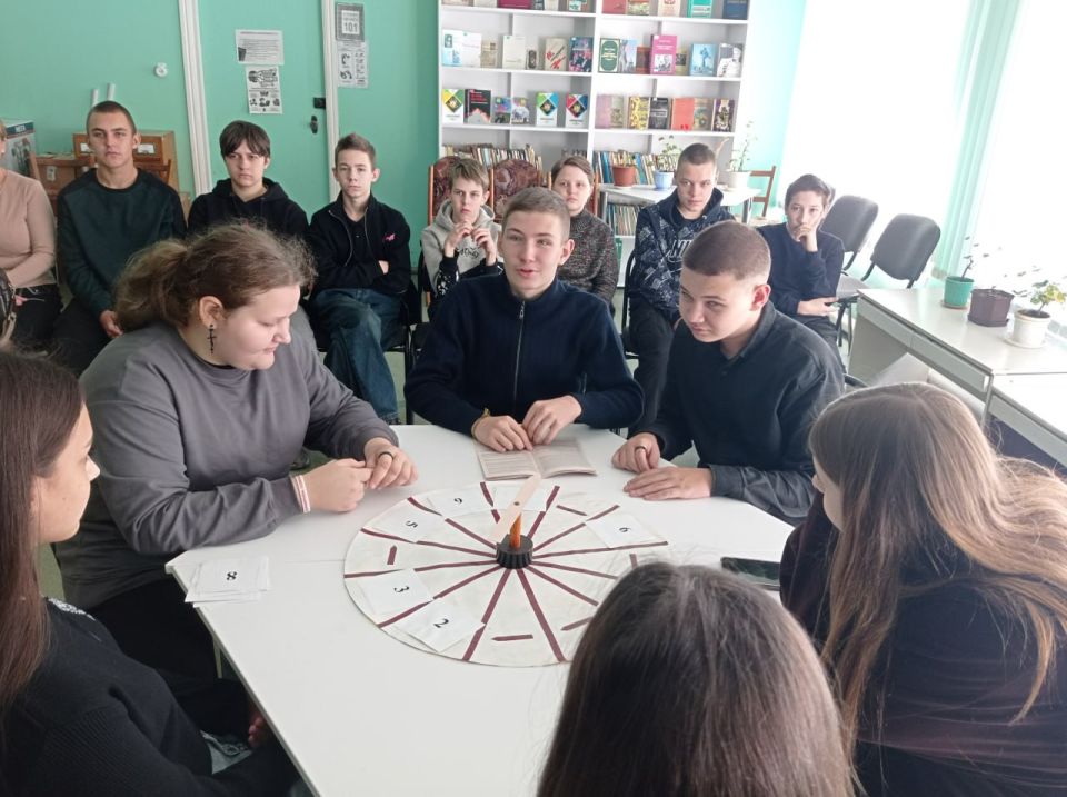 В Детской библиотеке-филиале №1 прошло занятие в клубе «Что? Где? Когда?» В Детской библиотеке-филиале №1 прошло занятие в клубе «Что? Где? Когда?»