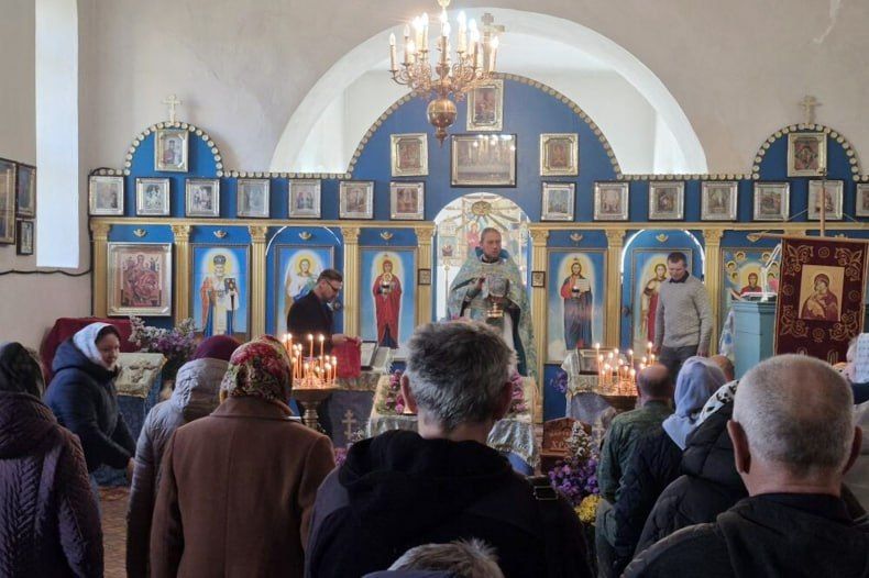 В селе Медвежанка прошла Божественная литургия по случаю праздника Покровы