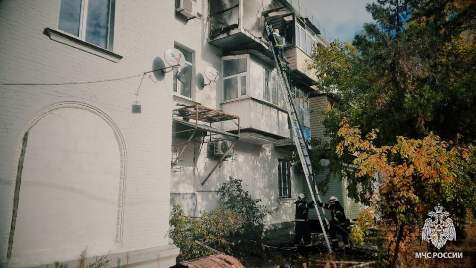Спасатели МЧС России эвакуировали 3 человек на пожаре в Северодонецке Спасатели МЧС России эвакуировали 3 человек на пожаре в Северодонецке