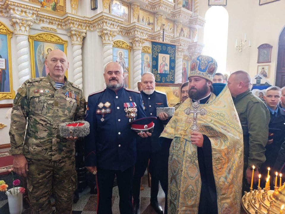 Семь новобранцев прошли верстание в казаки в станице Луганский Каменный Брод в праздник Покрова Пресвятой Богородицы Семь новобранцев прошли верстание в казаки в станице Луганский Каменный Брод в праздник Покрова Пресвятой Богородицы