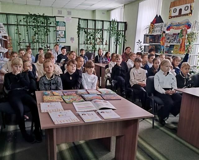 В Ровеньках наградили участников проекта региона-шефа «Книги объединяют» В Ровеньках наградили участников проекта региона-шефа «Книги объединяют»
