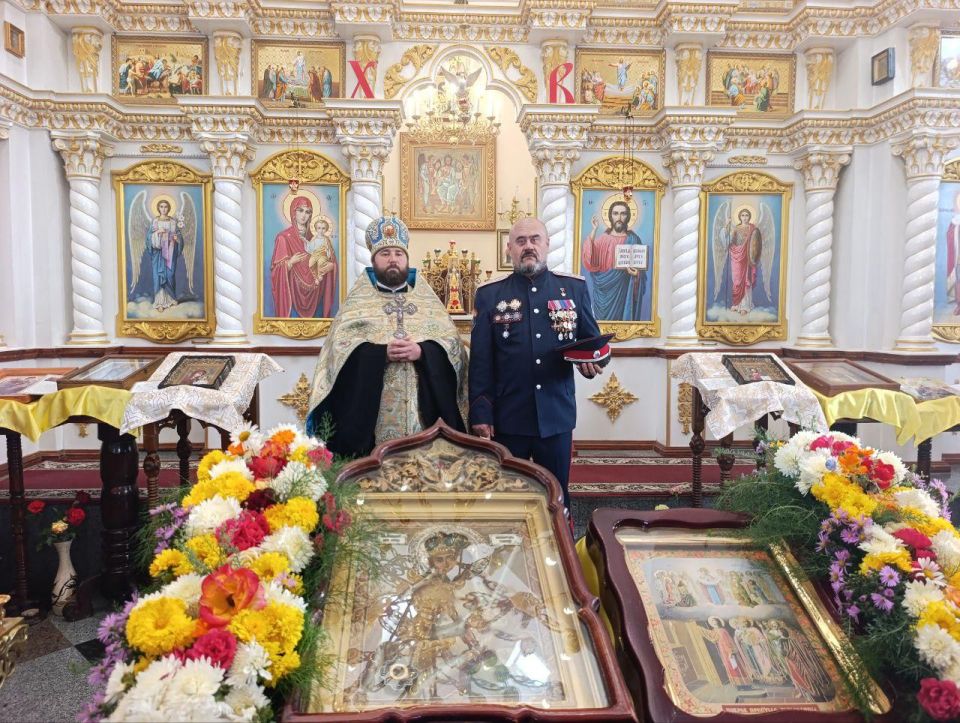 Семь новобранцев прошли верстание в казаки в станице Луганский Каменный Брод в праздник Покрова Пресвятой Богородицы Семь новобранцев прошли верстание в казаки в станице Луганский Каменный Брод в праздник Покрова Пресвятой Богородицы