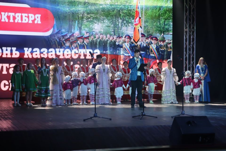 В городском Дворце культуры прошли торжественные мероприятия, приуроченные к Дню казачества ЛНР и Покровам Пресвятой Богородицы В городском Дворце культуры прошли торжественные мероприятия, приуроченные к Дню казачества ЛНР и Покровам Пресвятой Богородицы