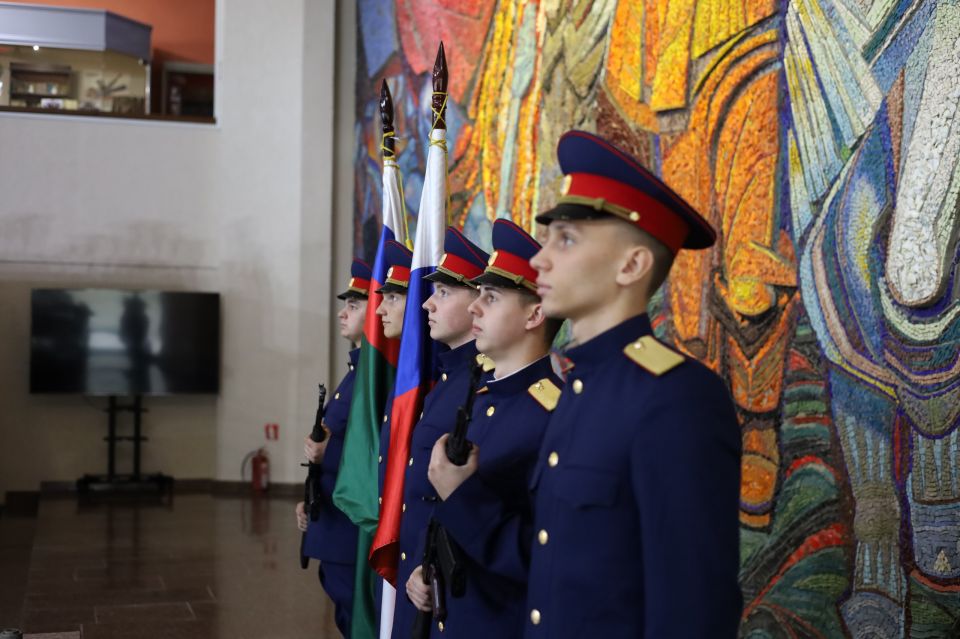 В Луганской Народной Республике курсанты и кадеты образовательных организаций Следственного комитета приняли торжественную клятву В Луганской Народной Республике курсанты и кадеты образовательных организаций Следственного комитета приняли торжественную клятву