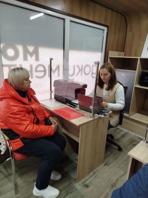 Выездной прием специалистов ГБУ ЛНР "МФЦ" прошел сегодня в г. Александровске Выездной прием специалистов ГБУ ЛНР "МФЦ" прошел сегодня в г. Александровске