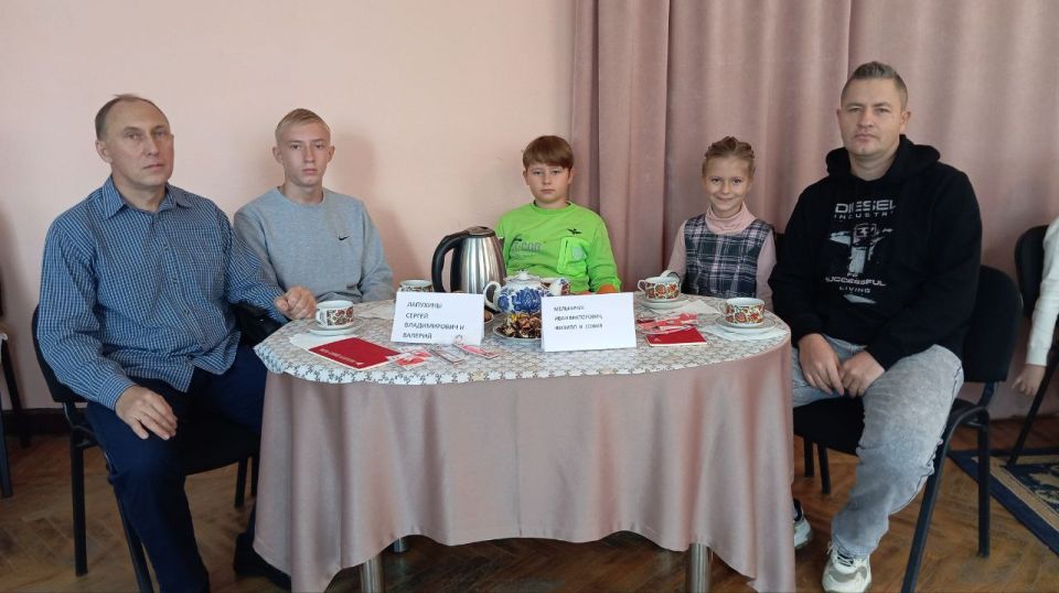 В рамках партийного проекта «Крепкая семья» в Красном Луче прошло мероприятие, посвященное Дню отца В рамках партийного проекта «Крепкая семья» в Красном Луче прошло мероприятие, посвященное Дню отца