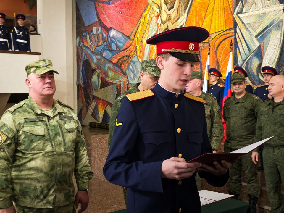В Луганской Народной Республике курсанты и кадеты образовательных организаций Следственного комитета приняли торжественную клятву В Луганской Народной Республике курсанты и кадеты образовательных организаций Следственного комитета приняли торжественную клятву