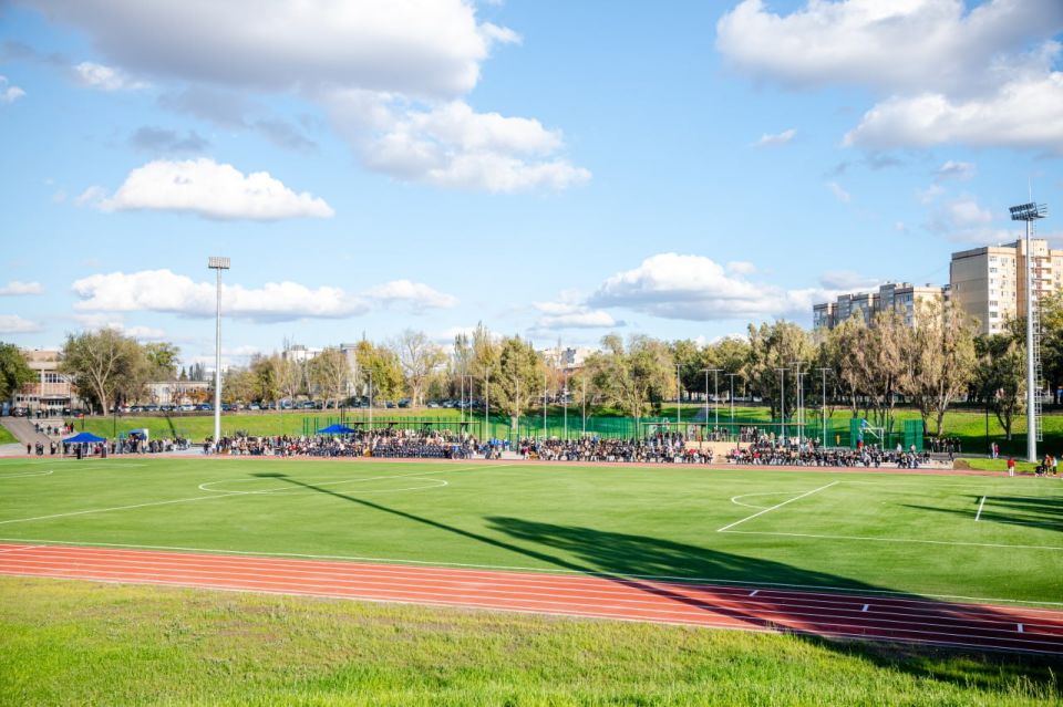 Леонид Пасечник: У студентов Далевского университета и жителей восточных жилых кварталов Луганска появилась новая точка притяжения – модернизированный спортивный стадион Леонид Пасечник: У студентов Далевского университета и жителей восточных жилых кварталов Луганска появилась новая точка притяжения – модернизированный спортивный стадион