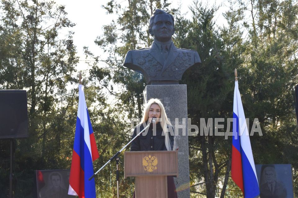 Торжественный митинг, посвященный Дню рождения Андрея Еременко состоялся в пгт Марковке Торжественный митинг, посвященный Дню рождения Андрея Еременко состоялся в пгт Марковке