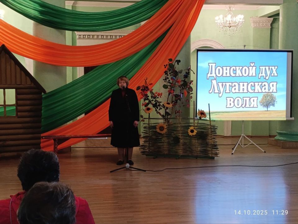 14 октября в Краснодонском городском Дворце культуры им. «Молодой гвардии» состоялось тематическое мероприятие «Донской дух – Луганская воля», посвящённое Дню казачества Луганской Народной Республики 14 октября в Краснодонском городском Дворце культуры им. «Молодой гвардии» состоялось тематическое мероприятие «Донской дух – Луганская воля», посвящённое Дню казачества Луганской Народной Республики