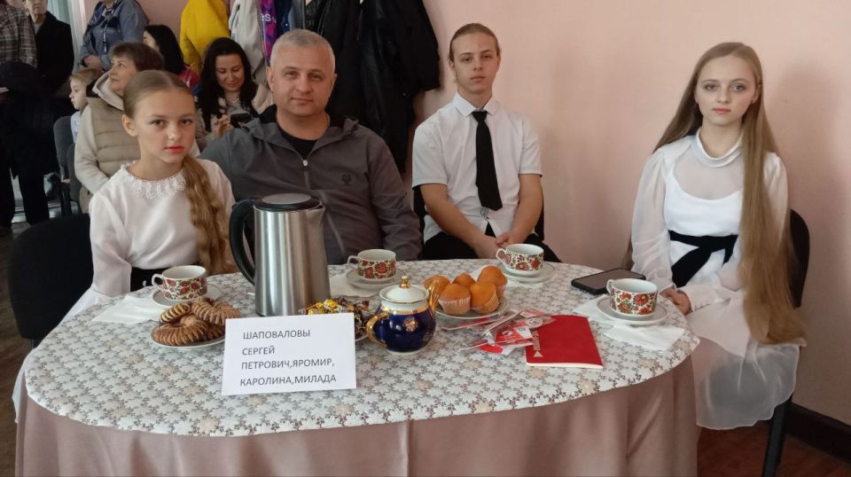 В рамках партийного проекта «Крепкая семья» в Красном Луче прошло мероприятие, посвященное Дню отца В рамках партийного проекта «Крепкая семья» в Красном Луче прошло мероприятие, посвященное Дню отца