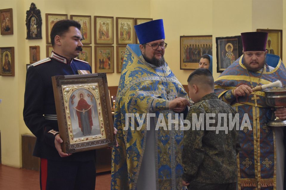 Праздничным Богослужением и крестным ходом отметили 14 октября прихожане Свято-Николаевского храма города Брянки Покров Пресвятой Богородицы Праздничным Богослужением и крестным ходом отметили 14 октября прихожане Свято-Николаевского храма города Брянки Покров Пресвятой Богородицы