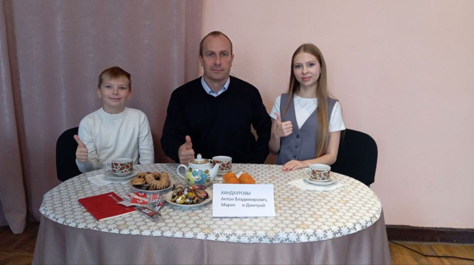 В рамках партийного проекта «Крепкая семья» в Красном Луче прошло мероприятие, посвященное Дню отца В рамках партийного проекта «Крепкая семья» в Красном Луче прошло мероприятие, посвященное Дню отца