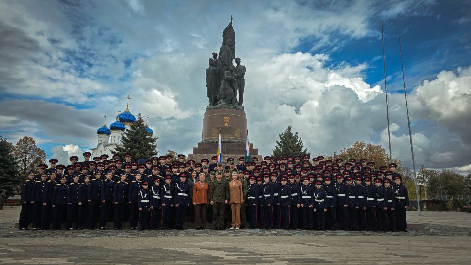 В Луганской Народной Республике курсанты и кадеты образовательных организаций Следственного комитета приняли торжественную клятву В Луганской Народной Республике курсанты и кадеты образовательных организаций Следственного комитета приняли торжественную клятву