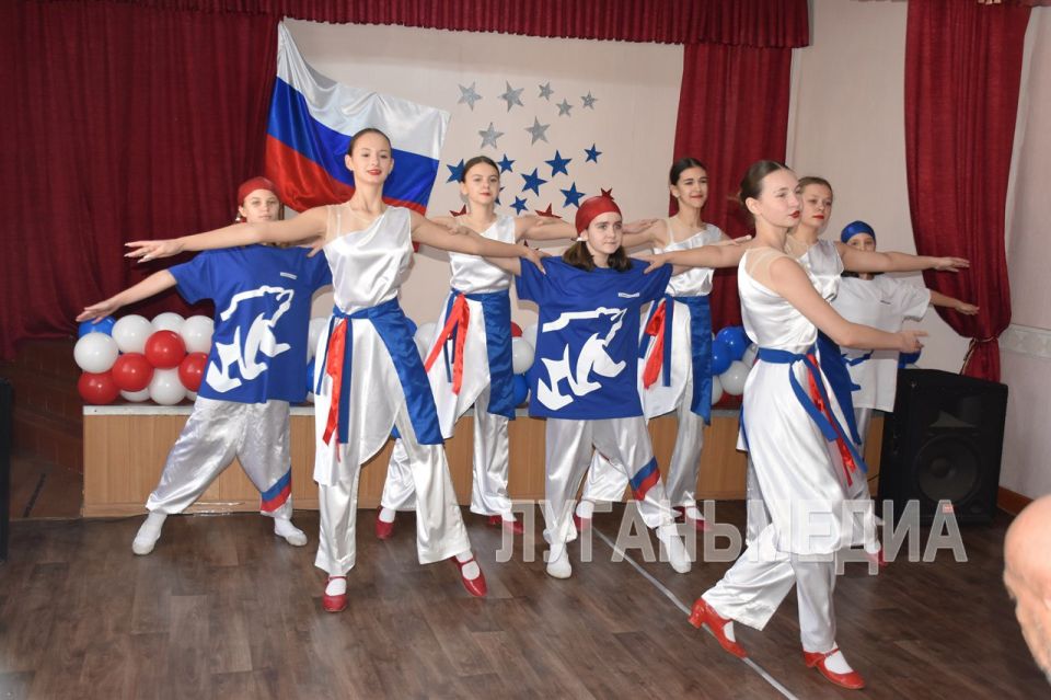 В Стахановской средней школе № 18 им. В. Д. Болотова прошло посвящение в кадеты учащихся 5 класса В Стахановской средней школе № 18 им. В. Д. Болотова прошло посвящение в кадеты учащихся 5 класса