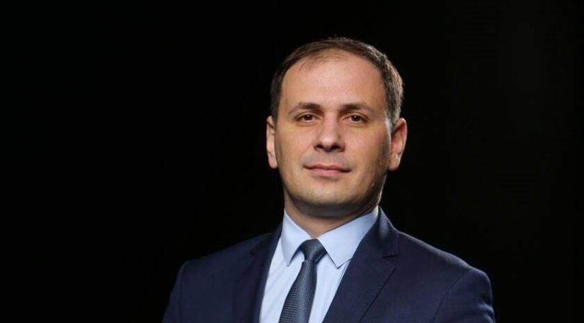 Глава Минтранса ЛНР Альберт Апшев: «Регулярные авиарейсы свяжут Луганск с другими городами России, а также Турцией и Египтом» О мощностях планируемого к строительству нового луганского аэропорта, будущем дорожного сервиса...