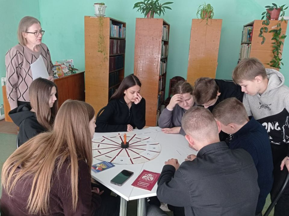 В Детской библиотеке-филиале №1 прошло занятие в клубе «Что? Где? Когда?» В Детской библиотеке-филиале №1 прошло занятие в клубе «Что? Где? Когда?»