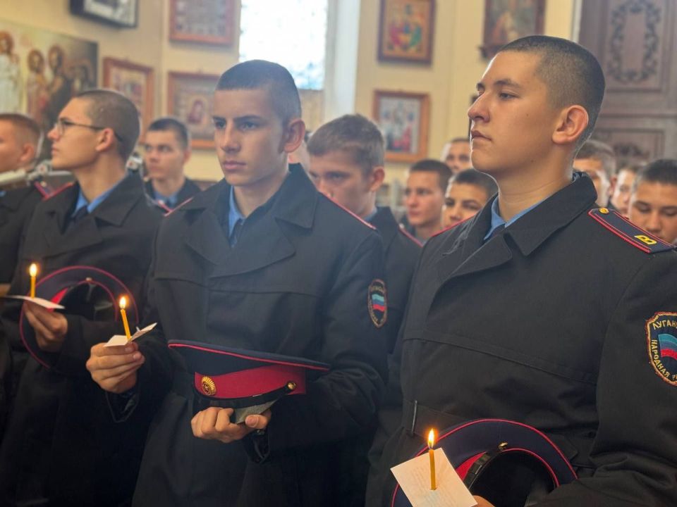 Виктор Водолацкий: Луганские кадеты приняли участие в богослужении в честь праздника Покрова Пресвятой Богородицы Виктор Водолацкий: Луганские кадеты приняли участие в богослужении в честь праздника Покрова Пресвятой Богородицы