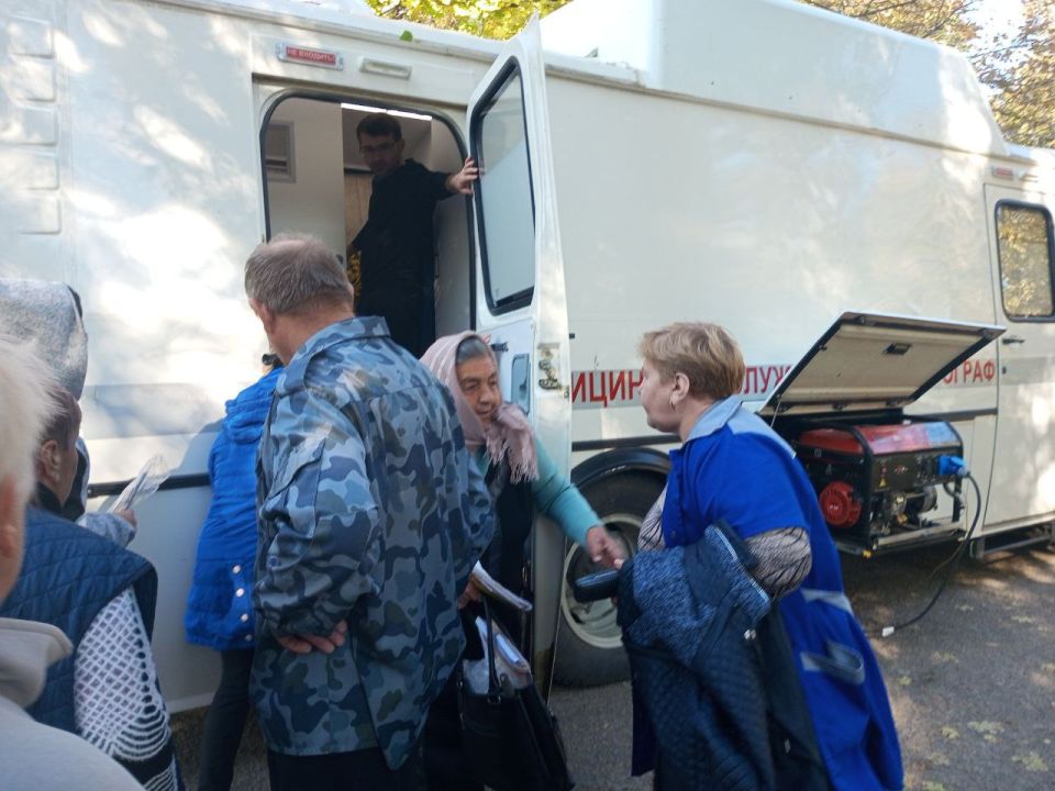 В период с 1 по 14 октября текущего года Новоайдарская центральная районная больница организовала выезд передвижного флюорографа в села Алексеевка, Дмитровка и Колядовка В период с 1 по 14 октября текущего года Новоайдарская центральная районная больница организовала выезд передвижного флюорографа в села Алексеевка, Дмитровка и Колядовка