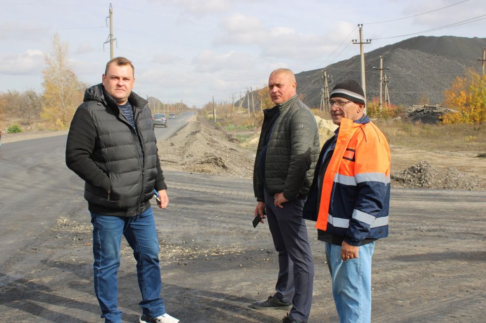 В Ровеньках продолжается капитальный ремонт дороги В Ровеньках продолжается капитальный ремонт дороги