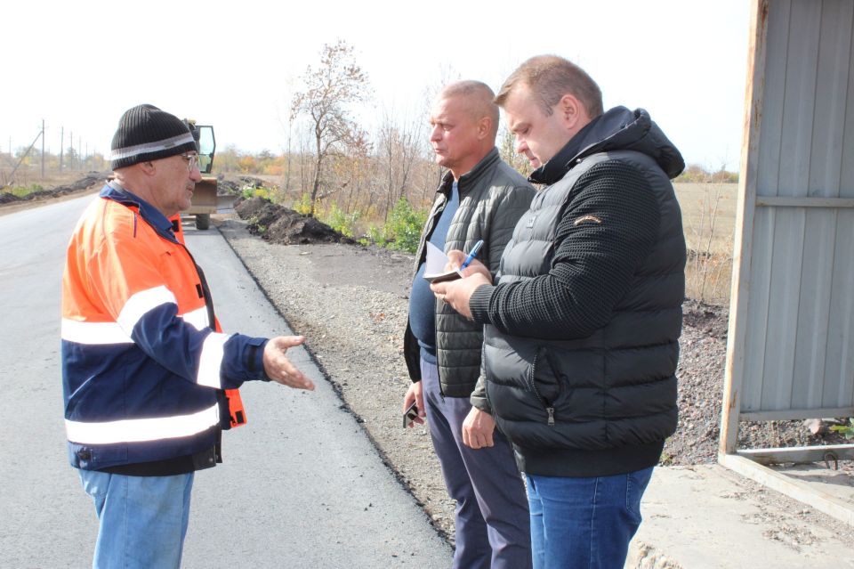 В Ровеньках продолжается капитальный ремонт дороги В Ровеньках продолжается капитальный ремонт дороги