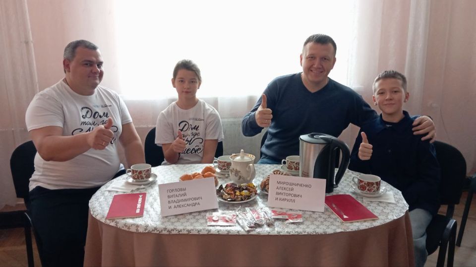 В рамках партийного проекта «Крепкая семья» в Красном Луче прошло мероприятие, посвященное Дню отца В рамках партийного проекта «Крепкая семья» в Красном Луче прошло мероприятие, посвященное Дню отца