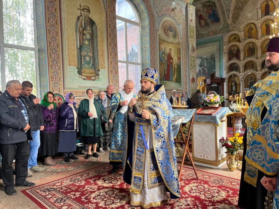 Альберт Зинченко: Сегодня Первый заместитель Главы Станично-Луганского муниципального округа ЛНР Владимир Макеев посетил храм в честь Святителя Николая Чудотворца пгт Альберт Зинченко: Сегодня Первый заместитель Главы Станично-Луганского муниципального округа ЛНР Владимир Макеев посетил храм в честь Святителя Николая Чудотворца пгт