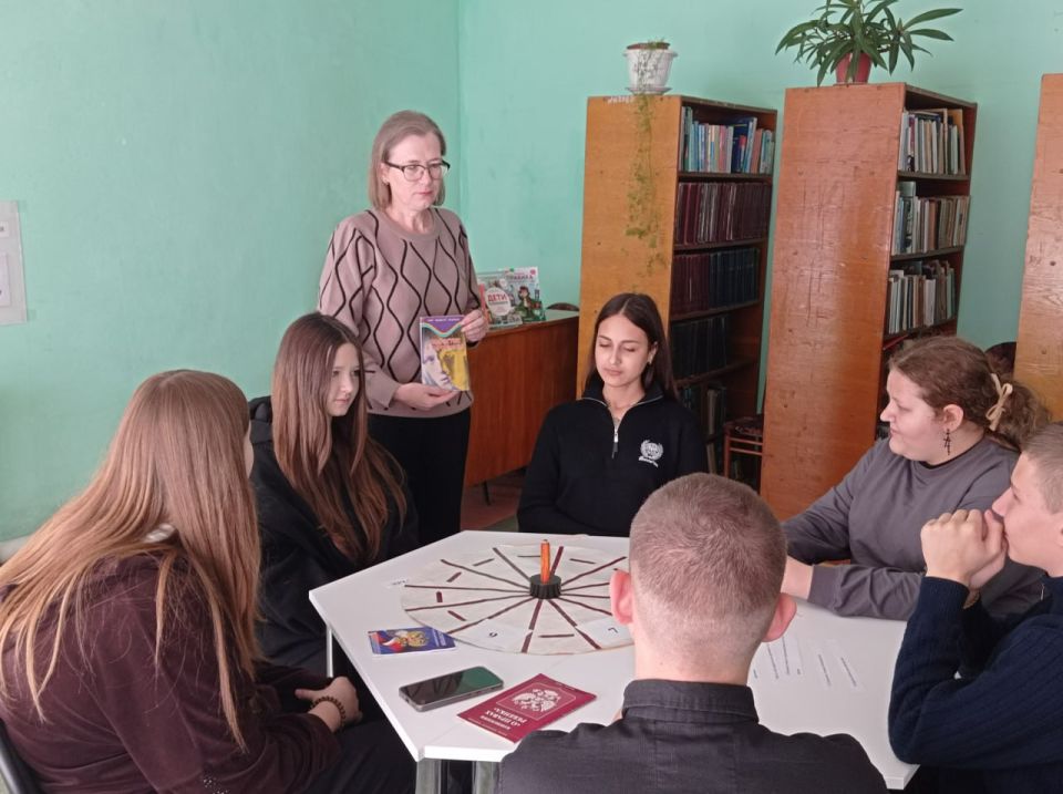 В Детской библиотеке-филиале №1 прошло занятие в клубе «Что? Где? Когда?» В Детской библиотеке-филиале №1 прошло занятие в клубе «Что? Где? Когда?»