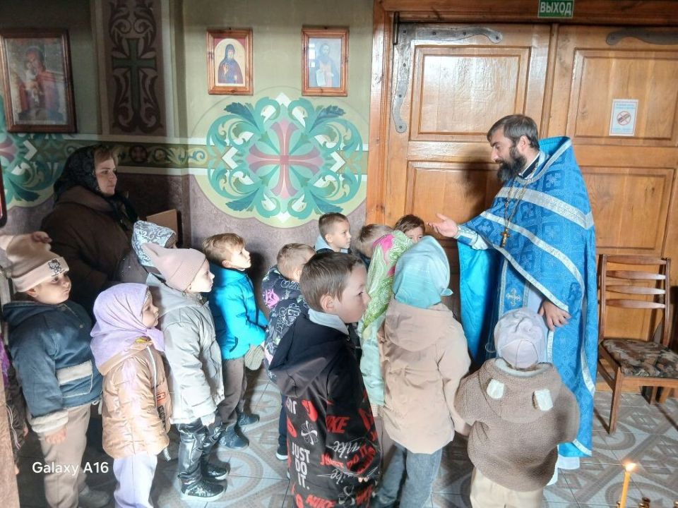 14 октября, в день праздника Покрова Пресвятой Богородицы, воспитанники детского сада "Аленький цветочек" посетили Кафедральный собор в честь Рождества Пресвятой Богородицы 14 октября, в день праздника Покрова Пресвятой Богородицы, воспитанники детского сада "Аленький цветочек" посетили Кафедральный собор в честь Рождества Пресвятой Богородицы