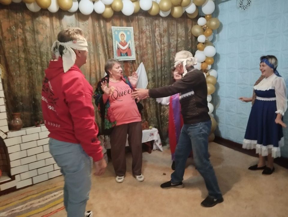В атмосфере тепла и доброжелательности, за чашкой ароматного чая , жители микрорайона Алмазный собрались в Доме культуры, чтобы торжественно встретить светлый праздник Покрова Пресвятой Богородицы В атмосфере тепла и доброжелательности, за чашкой ароматного чая , жители микрорайона Алмазный собрались в Доме культуры, чтобы торжественно встретить светлый праздник Покрова Пресвятой Богородицы