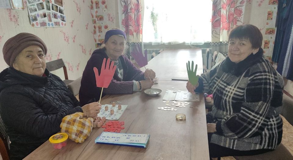 "Подари другу свою ладонь": Акция добра, объединившая сердца в Ровеньковском КЦСОН "Подари другу свою ладонь": Акция добра, объединившая сердца в Ровеньковском КЦСОН