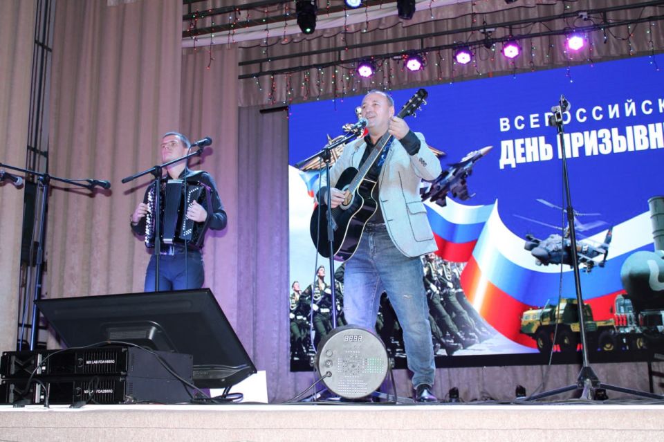 Праздник ко Дню призывника состоялся в Белокуракинском Доме культуры Праздник ко Дню призывника состоялся в Белокуракинском Доме культуры