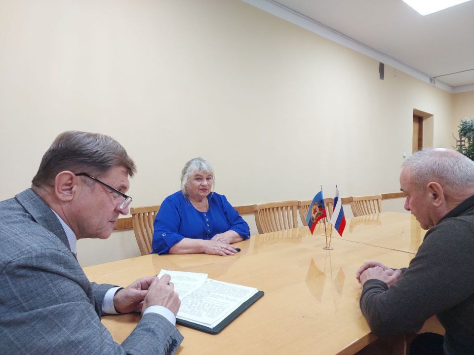Роман Лысенко: Провел встречу с представителем местного бизнес-сообщества Сосланом Караевым и общественницей нашего города - помощником депутата Народного Совета Луганской Народной Республики Сушковой Наталией Петровной Роман Лысенко: Провел встречу с представителем местного бизнес-сообщества Сосланом Караевым и общественницей нашего города - помощником депутата Народного Совета Луганской Народной Республики Сушковой Наталией Петровной