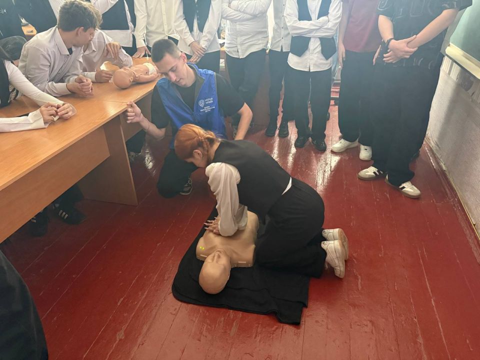 Профориентационная встреча Выбор профессии является одним из важнейших решений в жизни каждого молодого человека Профориентационная встреча Выбор профессии является одним из важнейших решений в жизни каждого молодого человека
