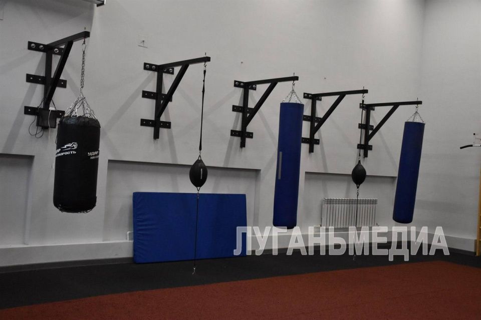 В Алчевске открылась новая многофункциональная спортивная площадка В Алчевске открылась новая многофункциональная спортивная площадка